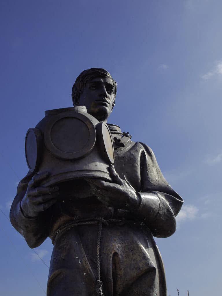 A sponge diver statue in Tarpon Springs,Florida.